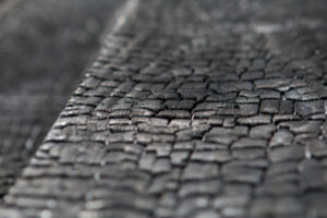 Instalaciones artísticas y silencio en el arte: The Black Forest de Iñigo Manglano-Ovalle