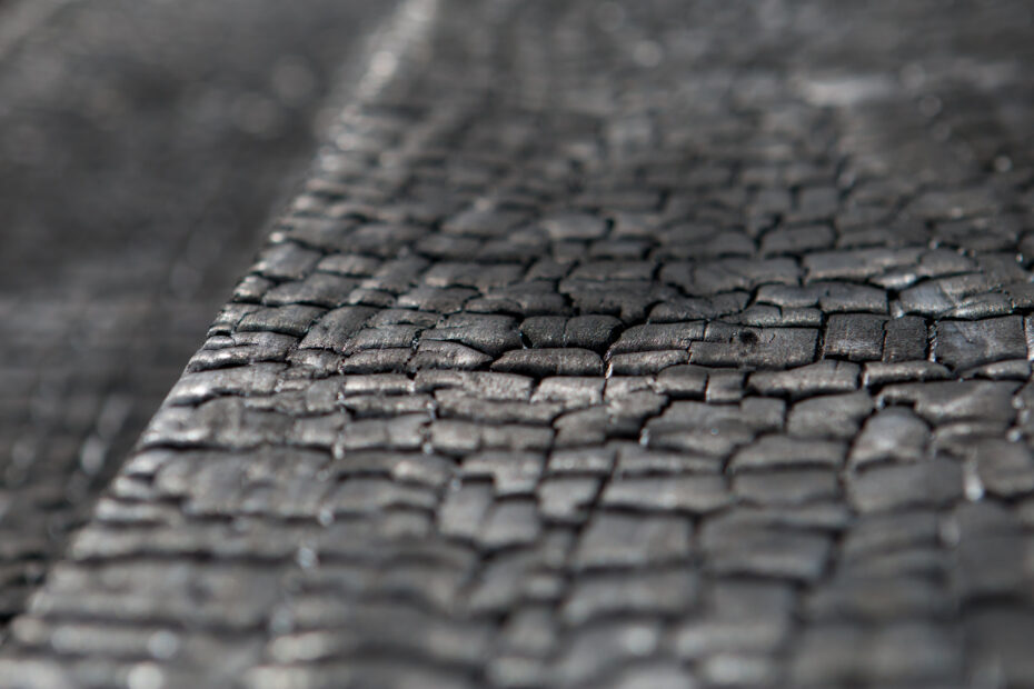 Instalaciones artísticas y silencio en el arte: The Black Forest de Iñigo Manglano-Ovalle